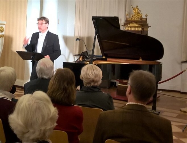 Wolfgang Nieß begeisterte die Zuhörer im Festsaal des Roentgen-Museums.Privat