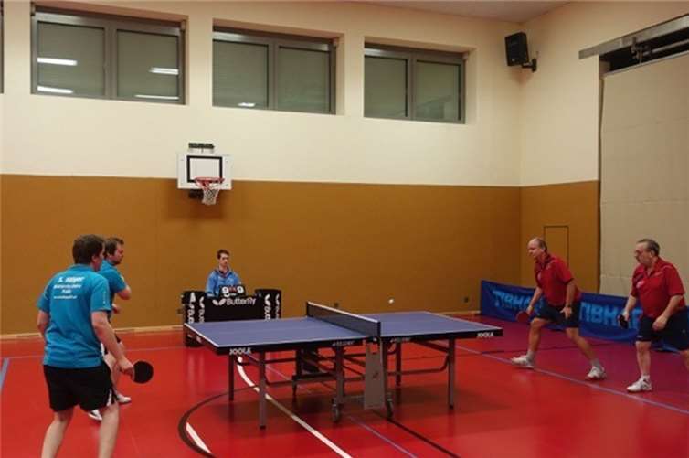 Wolfgang Poppelreuter (rechts) mit Harry Jaensch im erfolgreichen Schlussdoppel gegen Mendig III. TuS-PSV Bad Neuenahr-Ahrweiler