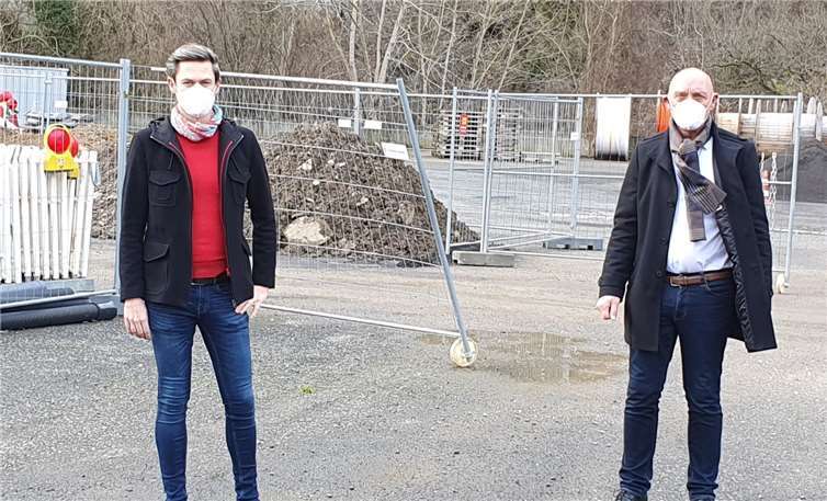 Wolfgang Reuß erkundigte sich vor Ort bei André Nursinski-Stolberg über den Stand des neuen Einkaufszentrums. Foto: privat