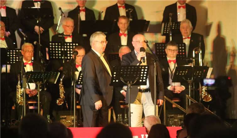 Wolfgang Runkel, der auch durchs Programm führte, und Heiko Marmébegrüßten die Gäste im Namen der Gundlach-Stiftung. Fotos: UP