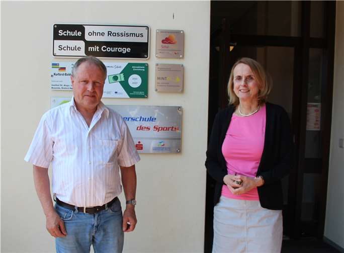Wolfgang Schäfer (MINT-Koordinator) am Kurfürst-Balduin-Gymnasium und Christiane Hofmann (Schulleiterin).  Foto: Linda Olsinski