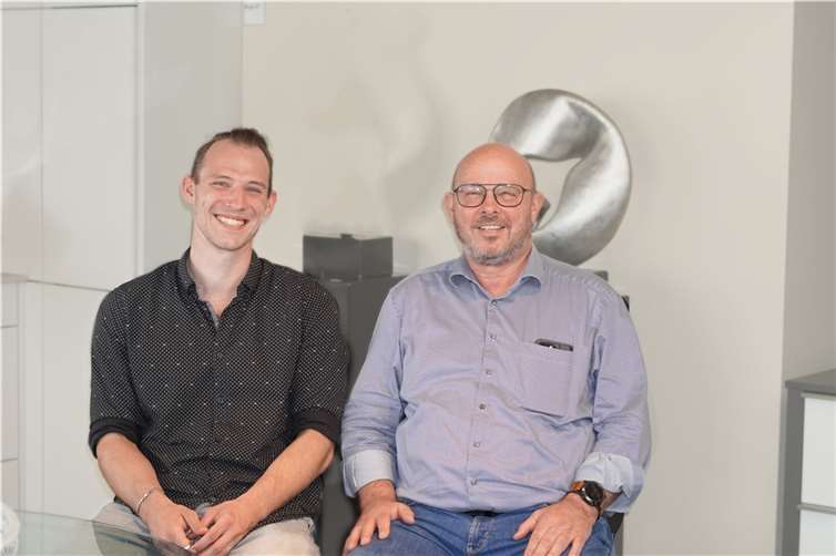 Wolfgang Scherer (r.) und Moritz Scherer.  Foto: Scherer Küchen