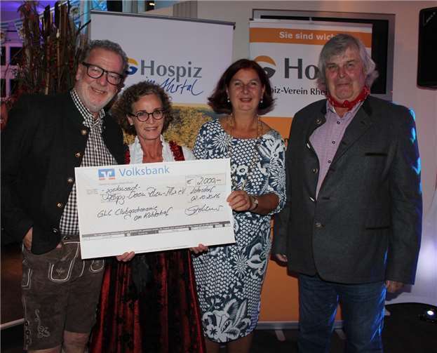 Wolfgang Steinheuer, Claudia Steinheuer, Ulrike Dobrowolny und Kai Andresen freuten sich gemeinsam über die Spende.  Foto: DU