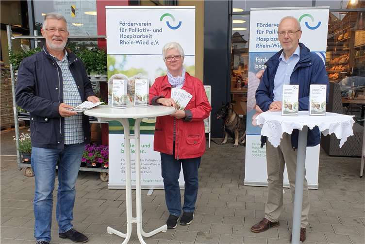 Wolfgang Walter, Hanna Kohl und Stefan Wester (von links) am Infostand des Fördervereins. Foto: privat