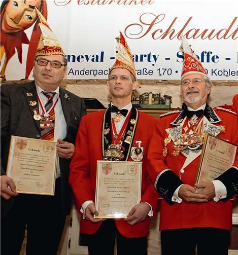 Wolfram Reinstädtler (l.), Michael Knopp und Heinrich Schlaudt wurden mit dem goldenen Harlekin geehrt.-UKO-