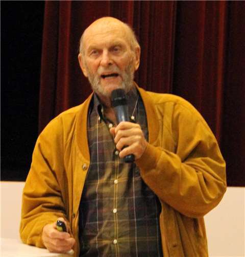 Wolfsexperte Ulrich Wotschikowsky sprach mit Fachwissen und Überzeugungskraft.