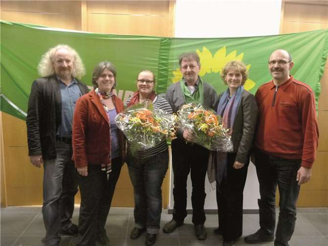 Wollen den Kreis voranbringen - (von links) die Spitzenkandidaten Wolfgang Schlagwein, Iris Loosen, Jasmin Lemler und Mathias Heeb mit Wirtschaftsministerin Eveline Lemke und Wahlleiter Ronald Maltha.privat