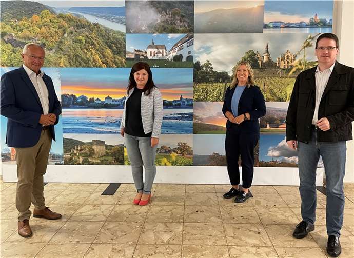 Wollen eng und „auf dem kurzen Dienstweg“ zusammenarbeiten: (von links) Landrat Achim Hallerbach und die neue Leiterin des „Romantischen Rheins“, Kristina Neitzert, sowie Anja Hoffmann und Harald Schmillen von der Wirtschaftsförderung des Kreises Neuwied.Foto: Kreisverwaltung