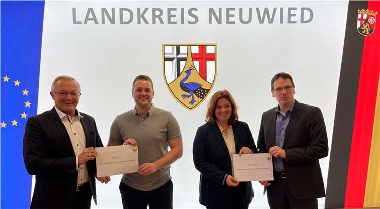 Wollen sich gemeinsam für einen Ausbau der Infrastruktur im Rahmen der Bonn-Berlin-Vereinbarung einsetzen: v.li. Landrat Achim Hallerbach, die beiden Bundestagsabgeordneten Martin Diedenhofen (SPD) und Sandra Weeser (FDP) sowie Kreis-Wirtschaftsförderer Harald Schmillen. Quelle: Kreis Neuwied