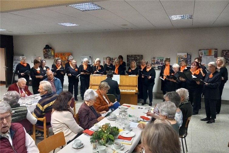 Wollendorfer Frauenchor verzaubert im Advent.Fotos: Jürgen Knees