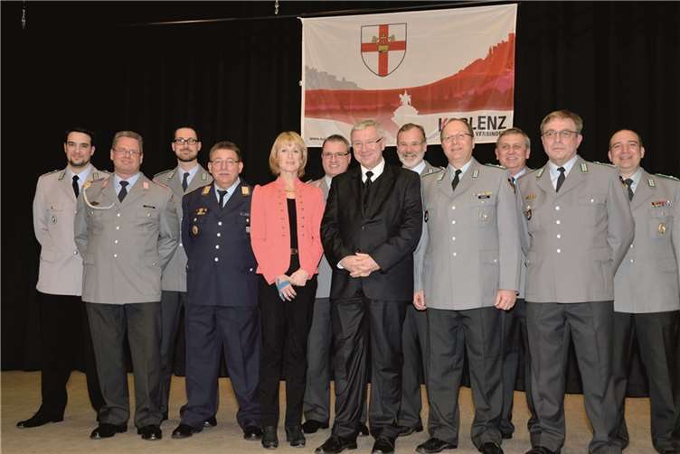 Würdigung ihres ehrenamtlichen Einsatzes: Die Reservisten der Zivil-Militärischen Zusammenarbeit wurden von Oberbürgermeister Joachim Hofmann-Göttig und Bürgermeisterin Marie-Theres Hammes-Rosenstein bei einem Empfang begrüßt.privat