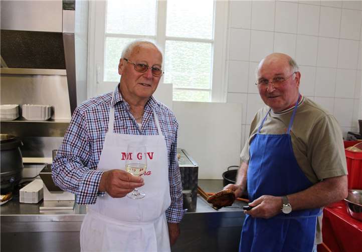 Würstchen und Steaks waren bei den „Lyra-Grillmeistern“ bestens aufgehoben.