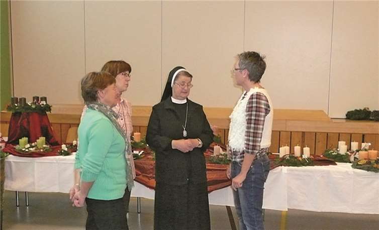 Wunderschöne Adventskränze und Gestecke wurden angeboten.  privat