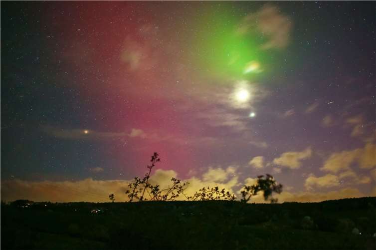 Wunderschöne Polarlichter über Schalkenbach.  Foto: Kai Westhöfer