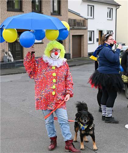 Wurde die Aktion im Vorfeld „geleakt“? Dieser Jeck war zumindest bestens vorbereitet!