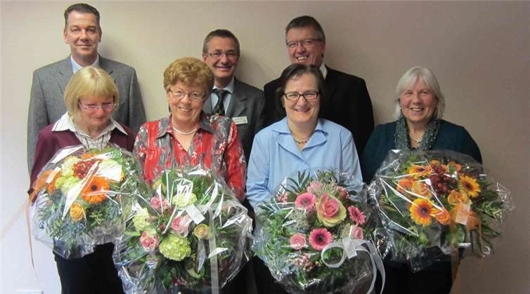 Wurden verabschiedet: hintere Reihe v.l.: Dirck Rieck-Gangnus, Hermann Josef Bliersbach, Paul Effelsberg; vordere Reihe v.l.: Waltraud Meyer, Monika, Dietrich, Angelika Ballach, Marita Studnik. privat