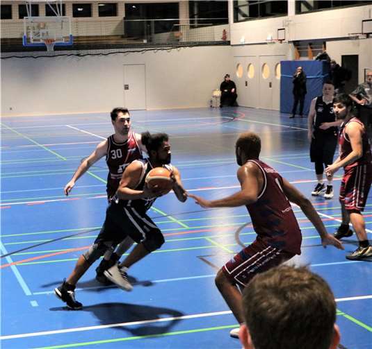 Yasmani DC findet meist die bessere Lösung, so wie hier im Landesligaspiel gegen Lützel. Foto: Archiv Susanne Pötz