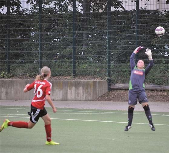 Yasmin Rölle bei ihrem Tor gegen Mönchengladbach. Norbert Becker