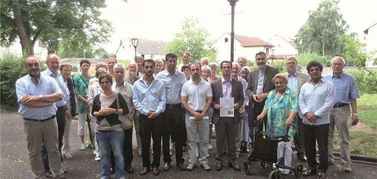 Yezidische Vertreter stehen Interessierten gerne für ein Gespräch und Informationen über die Situation im Nordirak zu Verfügung. privat