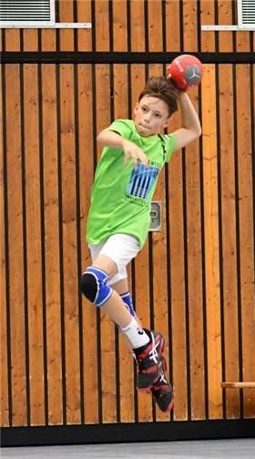 Yoshua Weber am Ball.privat