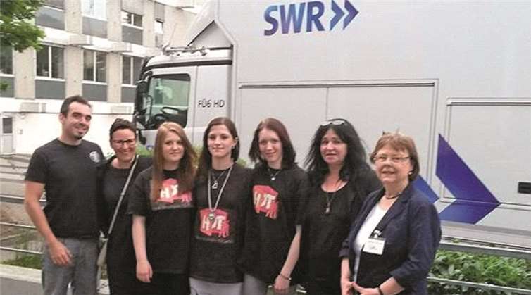 Youthvoice-Teilnehmerin Alona Schäfer (3.v.l.). privat