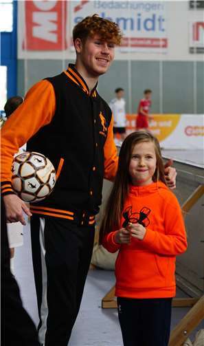 JFV Wolfstein holt den evm-Junior-Cup Youtube-Star Jannik Freestyle begeisterte live in der Halle und im Anschluss im World Wide Web.