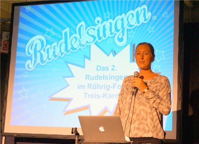 Yvonne Röhrig feierte einen runden Geburtstag und begrüßte die 250 „Rudelsänger“.