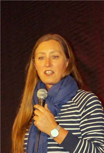 Yvonne Röhrig freute sich über die große Akzeptanz der Veranstaltung und begrüßte die Gäste auf der röhrig-Kulturbühne.