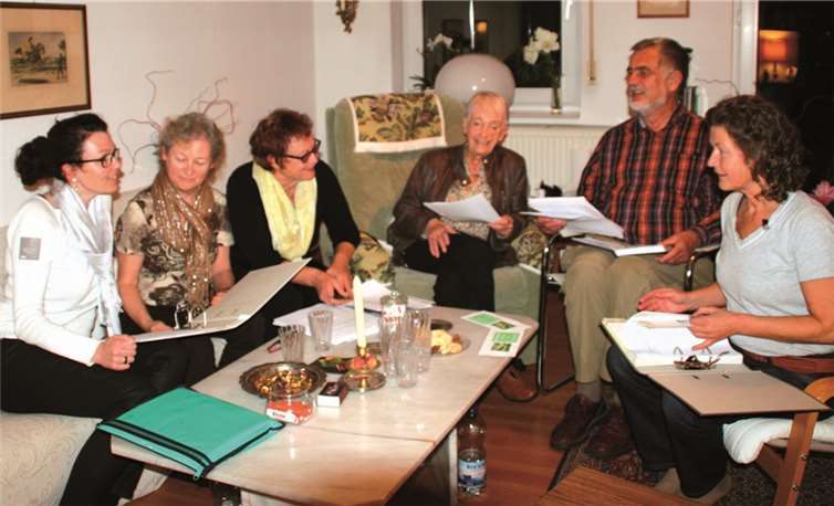 ZWEIG e.V. bei ihrer Sitzung. privat