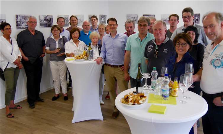 Zahlreich Unterstützer des Hospizes konnte Monika Lessenich (vorne, Zweite von rechts) im Namen des Hospizvereins begrüßen. privat