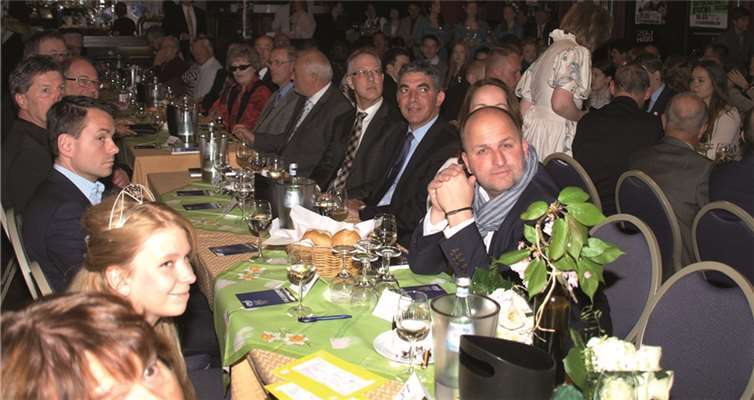 Zahlreich auch die Gäste aus Politik und Wirtschaft, sie alle kamen, um zu gratulieren.