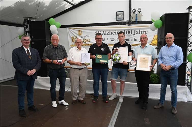 Zahlreich waren die Gratulanten beim 100-jährigen Bestehen des SV Alzheim.  Fotos: SK