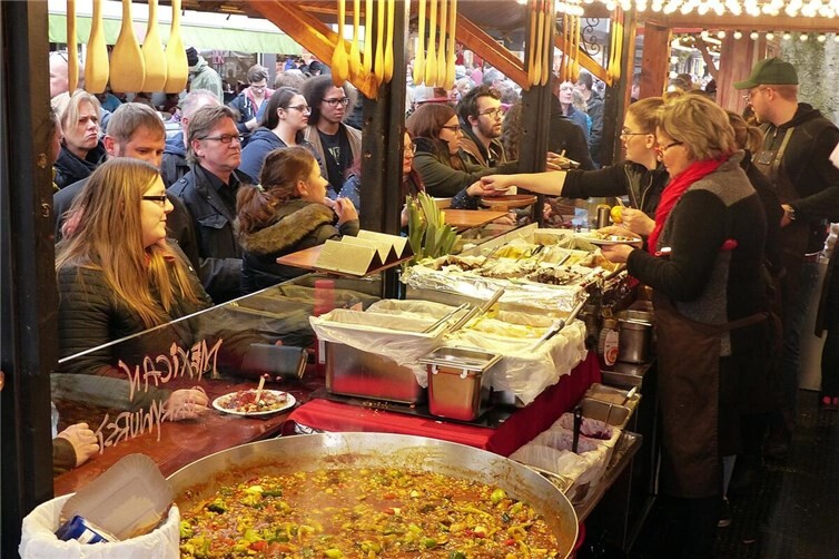 Zahlreiche Anbieter entwickeln eigens für Neuwied neue Wurst- oder Soßenkreationen.