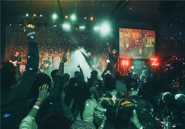 Zahlreiche Bands heizten den Narren in der Miesgesweghalle kräftig ein.