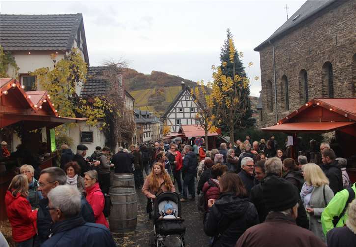 Zahlreiche Besucher aus nah und fern strömten auch in diesem Jahr wieder zum Dernauer Martinsmarkt.