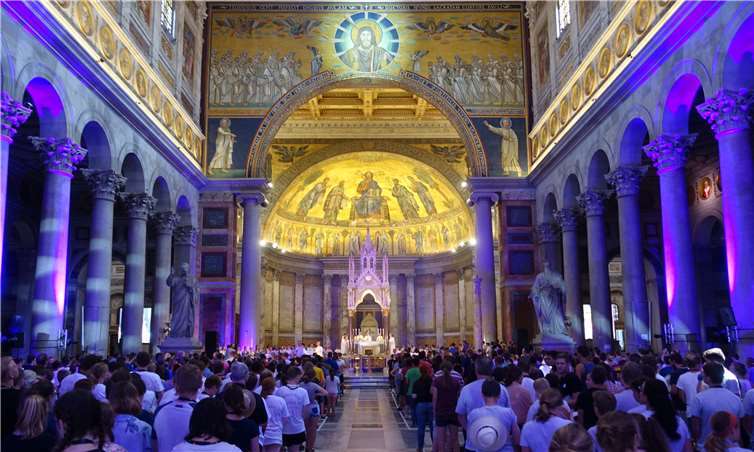 Zahlreiche Besucher beim Abschlussgottesdienst. privat
