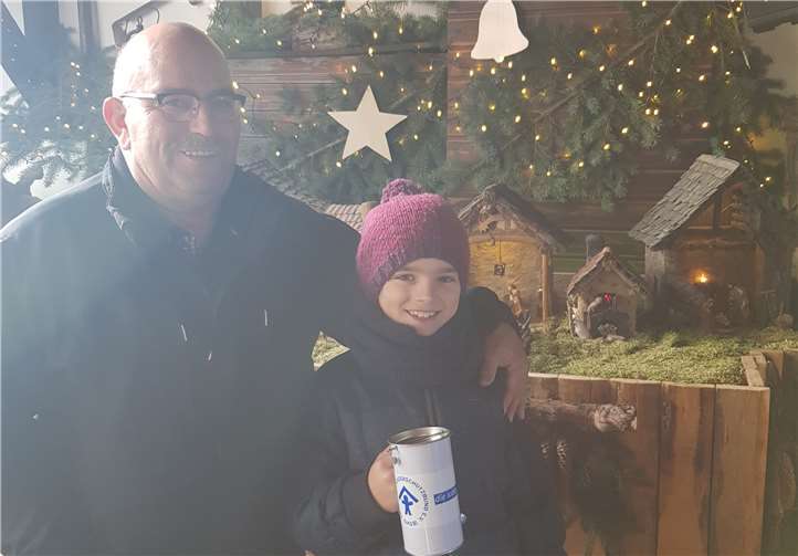 Zahlreiche Besucher beteiligten sich an der Aktion und befüllten die Spendendose des Kinderschutzbundes. Foto: privat