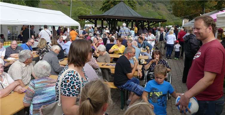 Zahlreiche Besucher bevölkerten zum kurzweiligen Marktspektakel die Moselanlagen.Fotos: TE