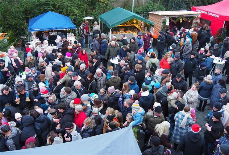 Besucher wurden in Ettringen auf das Fest der Feste eingestimmt Zahlreiche Besucher drängten sich über den Markt.