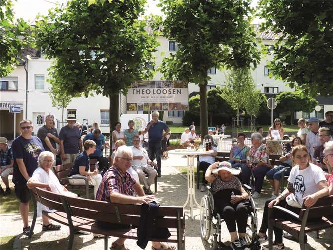 Zahlreiche Besucher hatten sich bei herrlichem Sommerwetter zur Einweihungsfeier auf dem Hospitalplatz eingefunden.