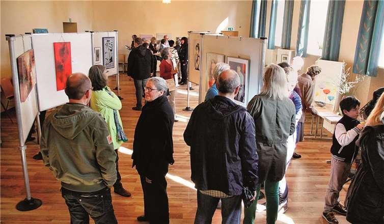 Zahlreiche Besucher interessierten sich für die vielfältige Ausstellung. Wallauer