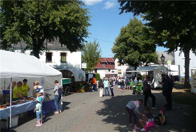 Zahlreiche Besucher kamen zum Backesfest und freuten sich auch über die zahlreichen kulinarischen Köstlichkeiten. privat