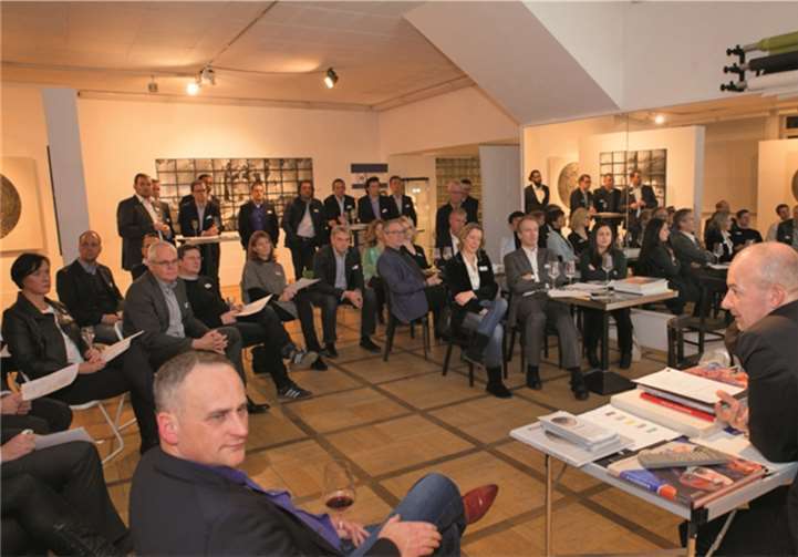 Zahlreiche Besucher konnten sich bei der Veranstaltung „Kunst und Kommerz“ über Exponate, deren Marktwert und Investitionsmöglichkeiten informieren.