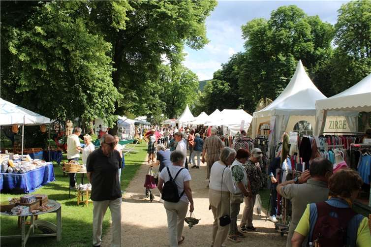 Zahlreiche Besucher nutzten das sommerliche Wetter für einen Abstecher in den Kurpark.  Fotos: DU
