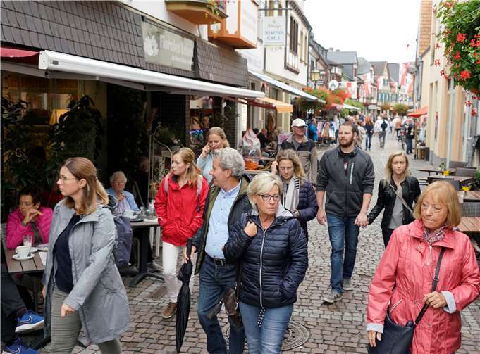 Zahlreiche Besucher nutzten die Gelegenheit zum Einkaufen.