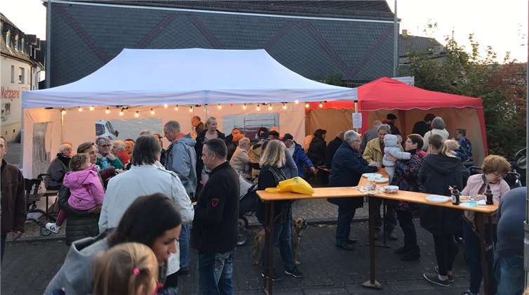 Zahlreiche Besucher probieten die Kartoffelgerichte und einige Gäste brachten der Umwelt zuliebe sogar ihr eigenes Geschirr mit. Foto: privat