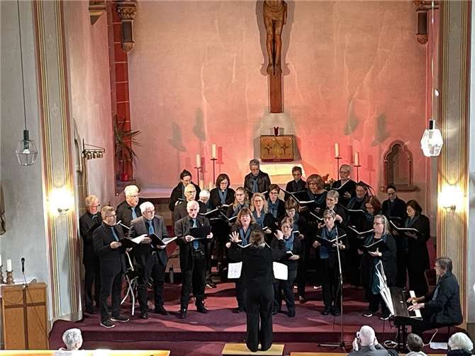 Zahlreiche Besucher strömten am Sonntagnachmittag in die Heppinger Pfarrkirche, wo der Chor „unterwegs“ zu erleben war. Foto: privat