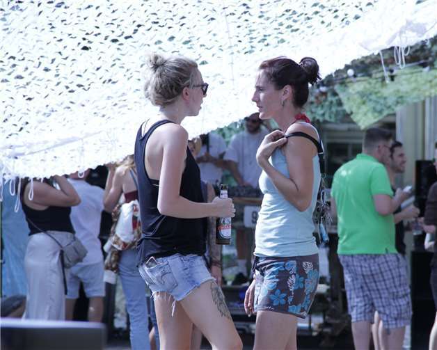 Zahlreiche Besucher vergnügten sich beim Open Air-Event.