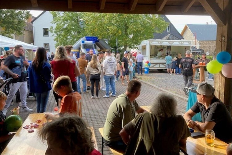 Zahlreiche Besucher waren gekommen.