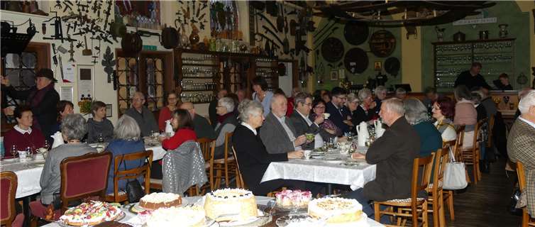 Zahlreiche Besucher waren im Senheimer Weinmuseum zum „Sammeltassen-Event“ erschienen.